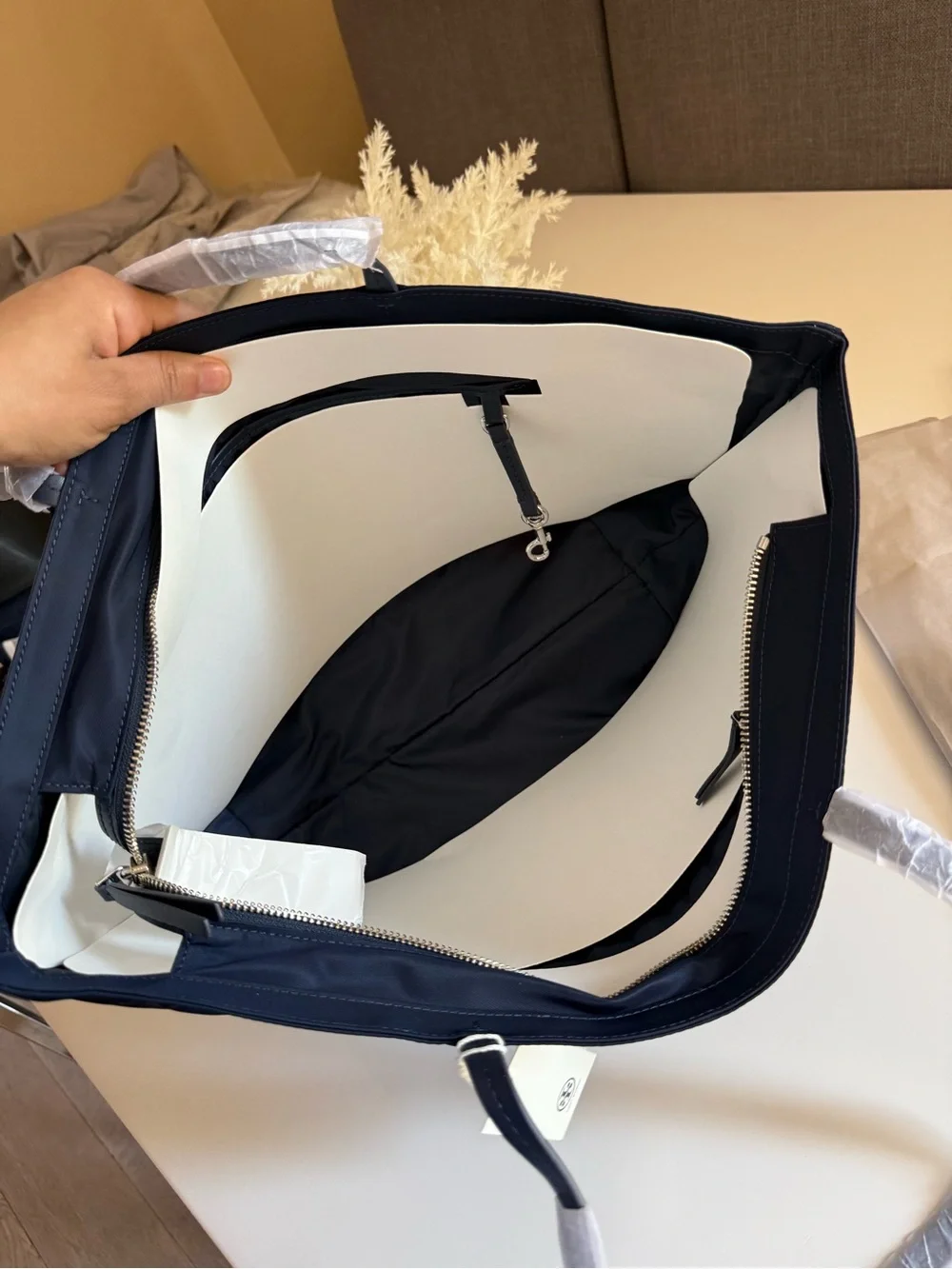 NWT , tory burch navy blue tote shoulder bag $300
